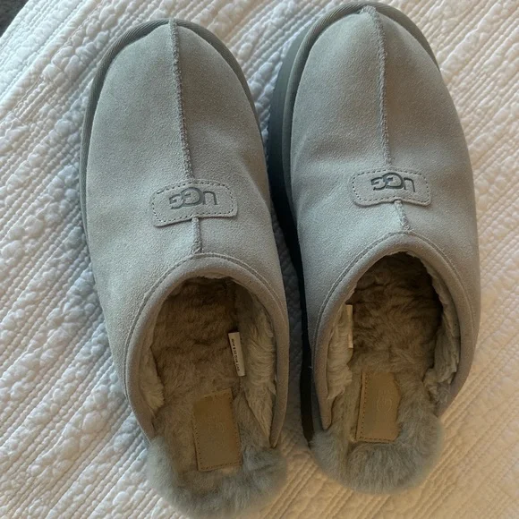 UGG Women's Cozy Gray Slippers - Picture 2 of 7